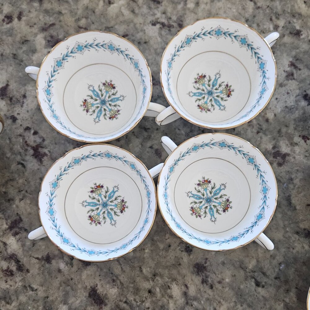 Coalport Geneva white porcelaine tea cups, size 4
